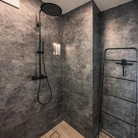Crest - Riverside Lofts Mit Parken I Balkon I Kueche I Regendusche 아파트 파사우
