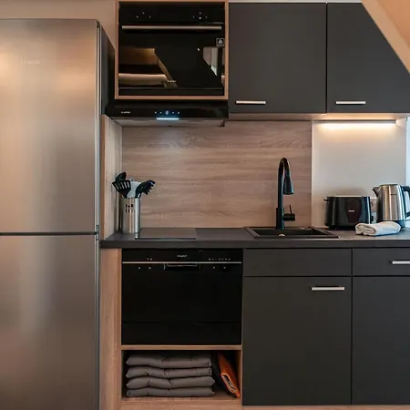 Crest - Riverside Lofts Mit Parken I Balkon I Kueche I Regendusche Apartman *