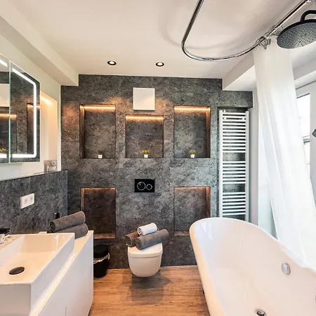 Crest - Riverside Lofts Mit Parken I Balkon I Kueche I Regendusche Apartman *