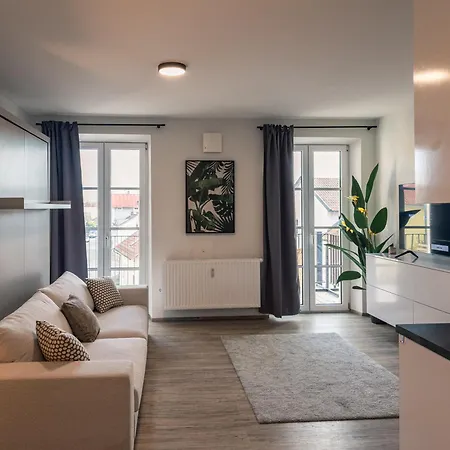 Crest - Riverside Lofts Mit Parken I Balkon I Kueche I Regendusche